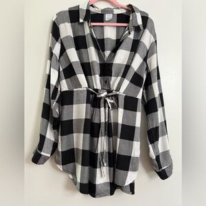 Time and Tru Black and White Checkered Button Down Shirt Maternity.